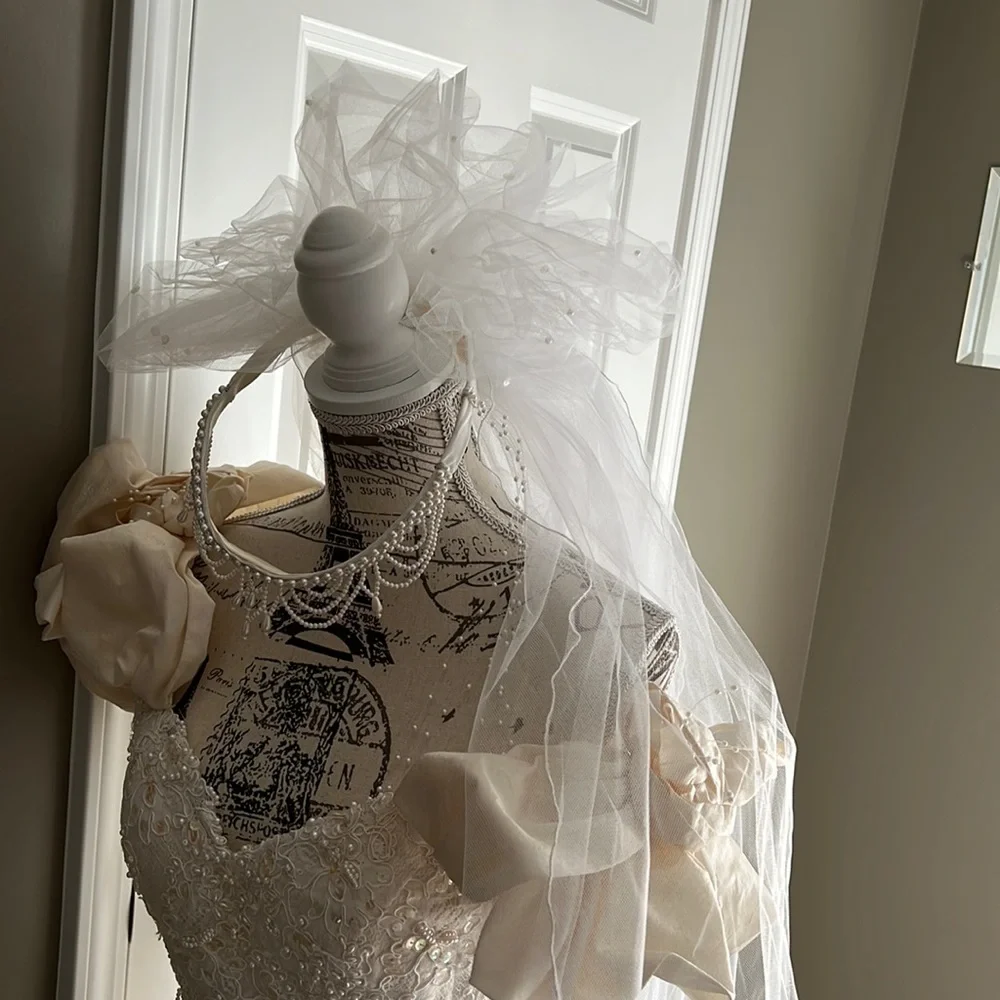 Elegant custom bridal veil 40” length pearl tiara headband flower bustle formal - Picture 2 of 12